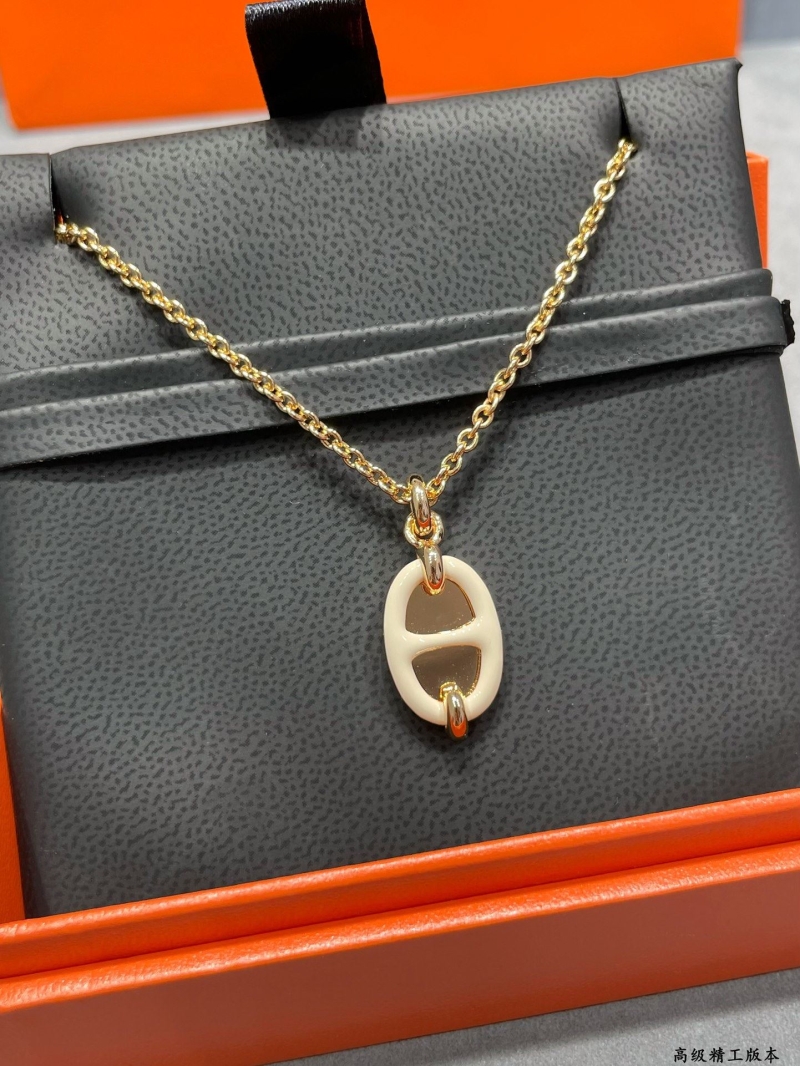 H**me5 necklaces